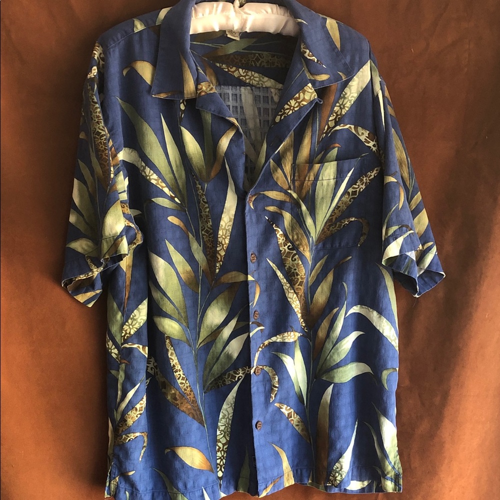 Tommy Bahama Blue Short-Sleeve Camp Shirt with Green Leaf Print
